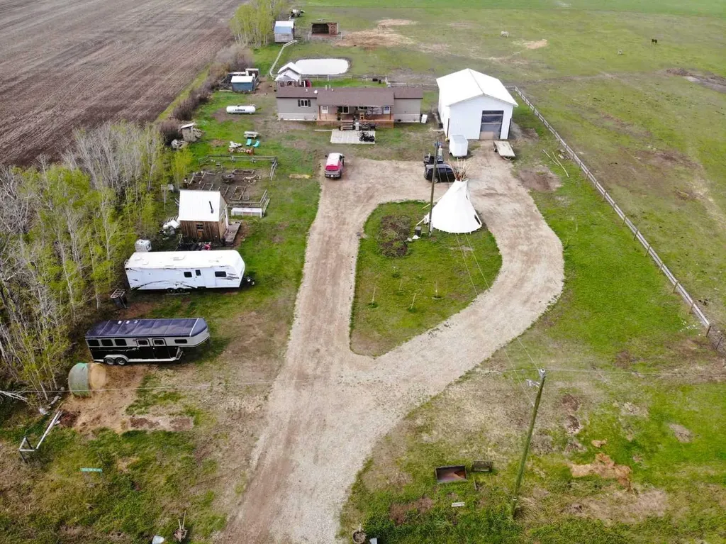32040 740 Township Teepee Creek AB T0H 3C0