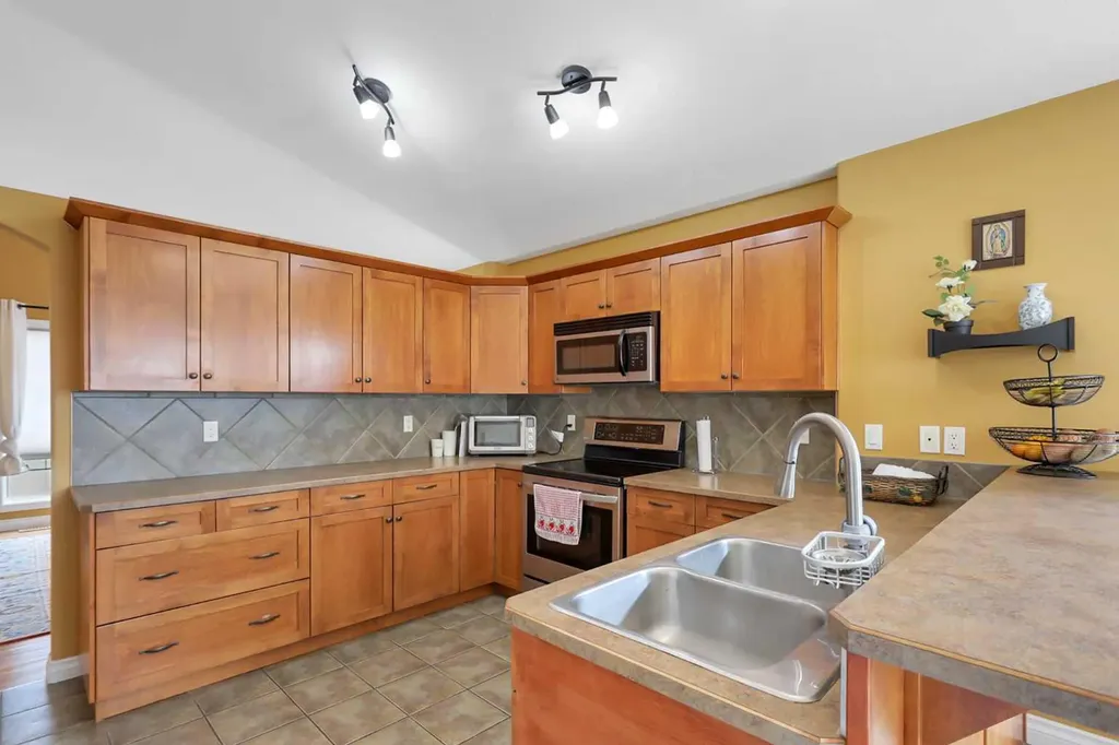 23 Lambertson Place Sylvan Lake AB T4S 2P9