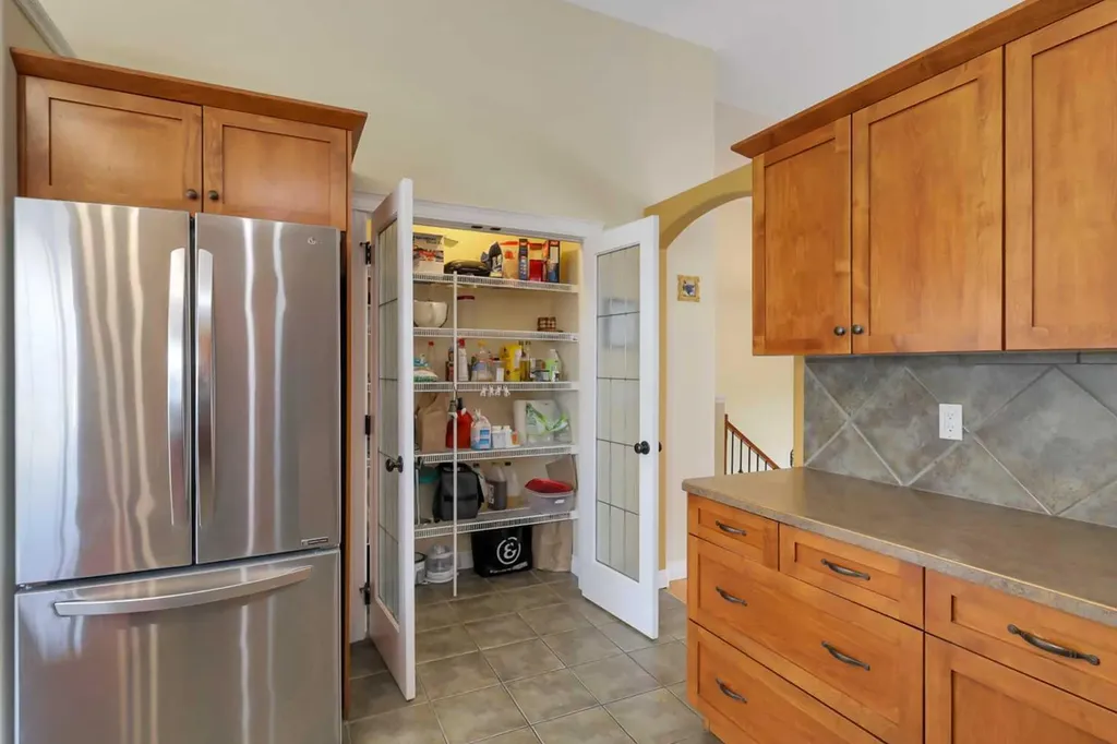 23 Lambertson Place Sylvan Lake AB T4S 2P9