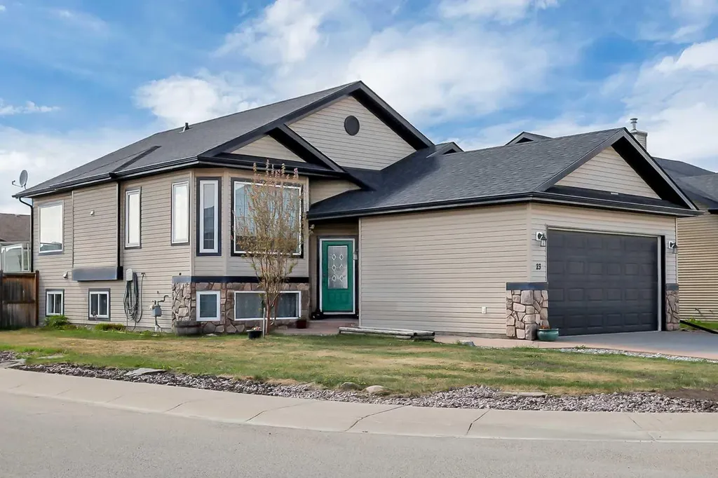 23 Lambertson Place Sylvan Lake AB T4S 2P9
