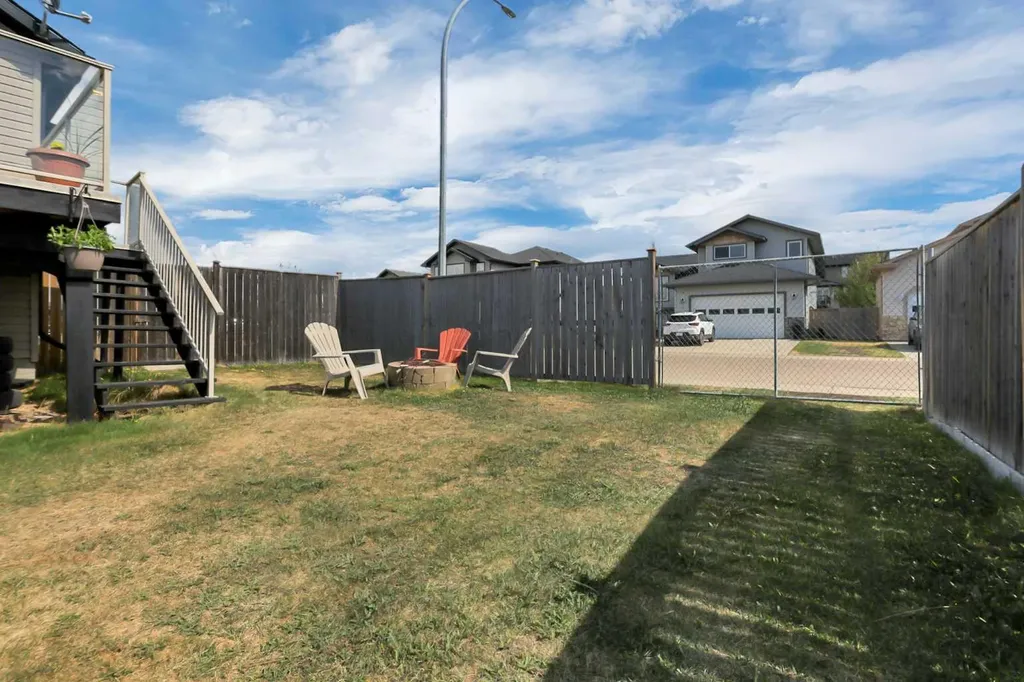 23 Lambertson Place Sylvan Lake AB T4S 2P9