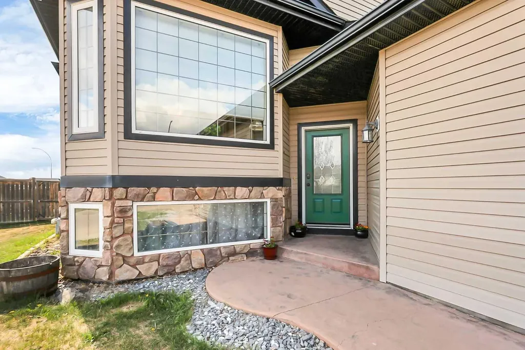 23 Lambertson Place Sylvan Lake AB T4S 2P9