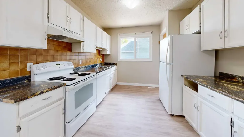 7006 93a Street Grande Prairie AB T8V 6C8