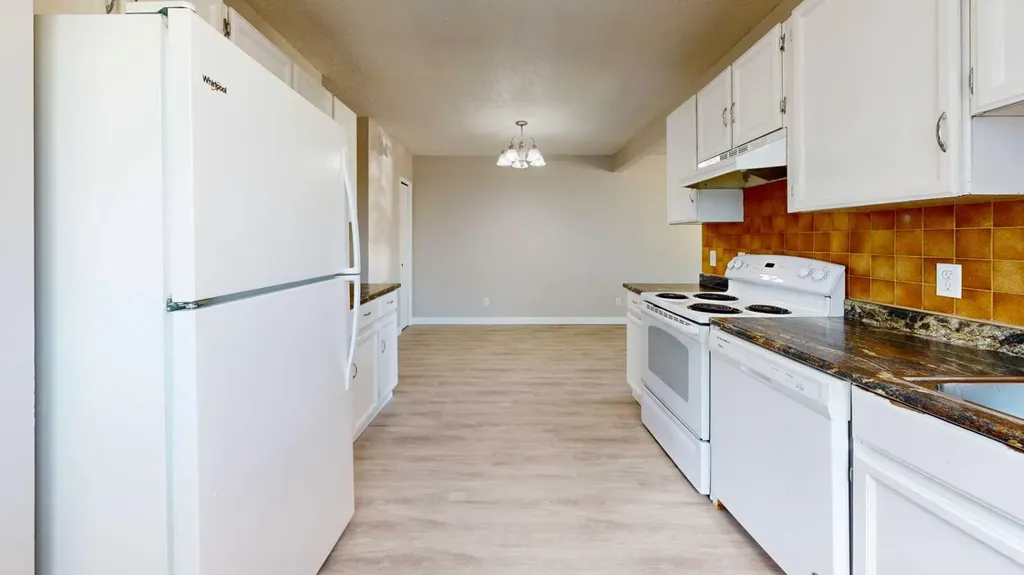 7006 93a Street Grande Prairie AB T8V 6C8