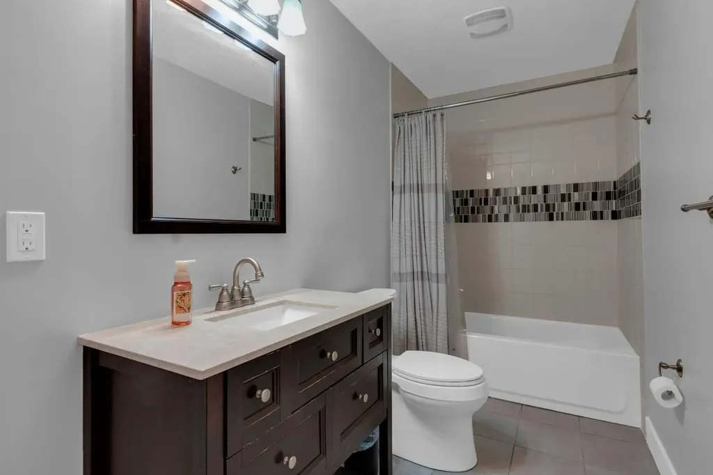 212 3 Street N Vulcan AB T0L 2B0