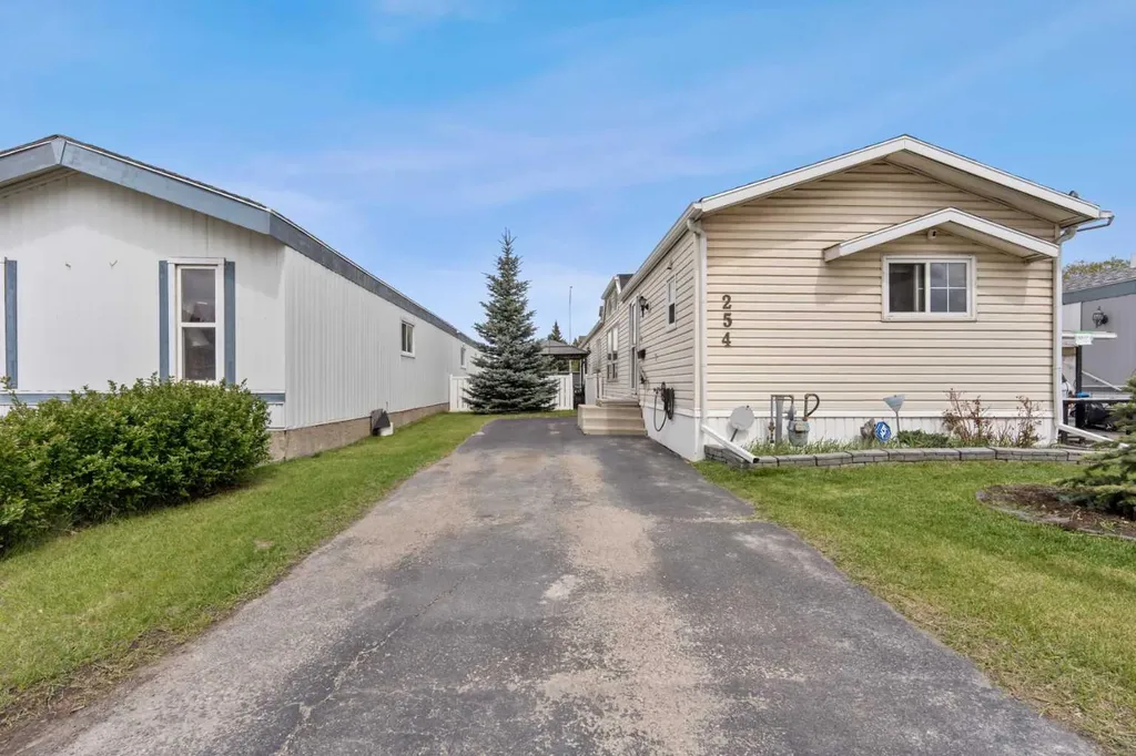 254 Erin Woods Circle SE Calgary AB T2B 3C9