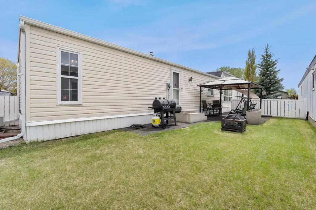254 Erin Woods Circle SE Calgary AB T2B 3C9
