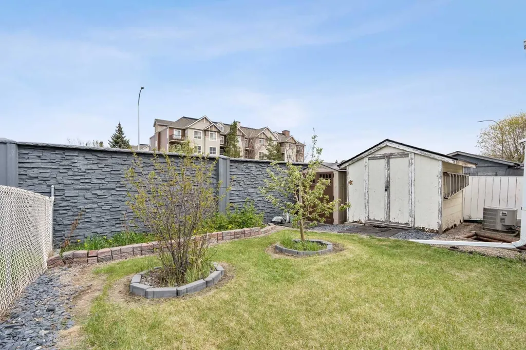 254 Erin Woods Circle SE Calgary AB T2B 3C9