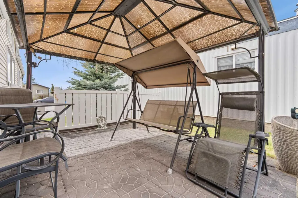 254 Erin Woods Circle SE Calgary AB T2B 3C9