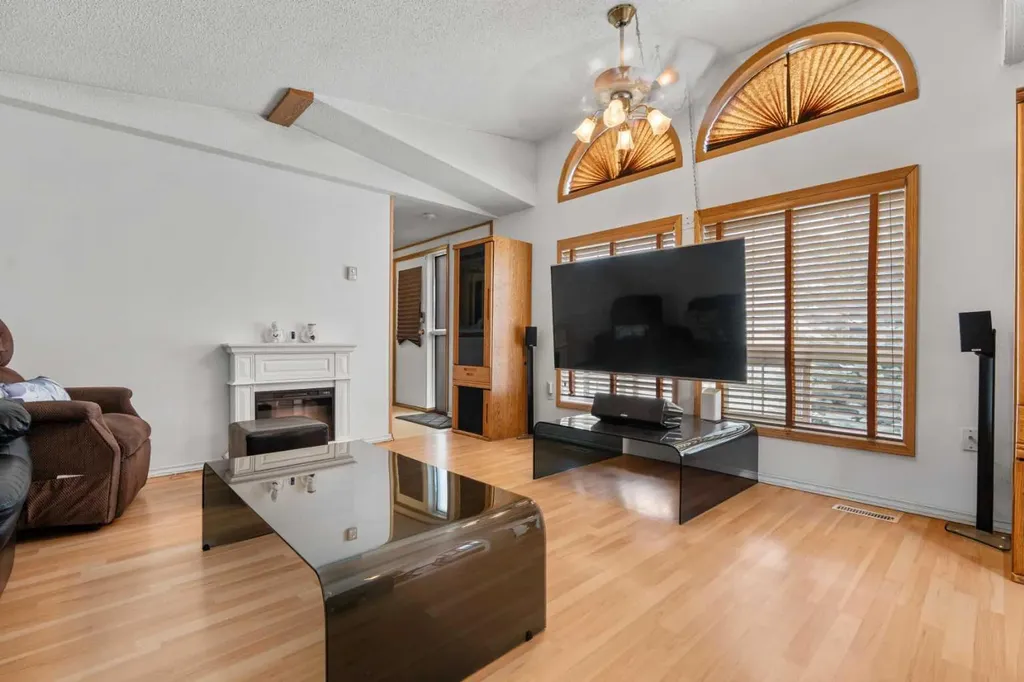 254 Erin Woods Circle SE Calgary AB T2B 3C9