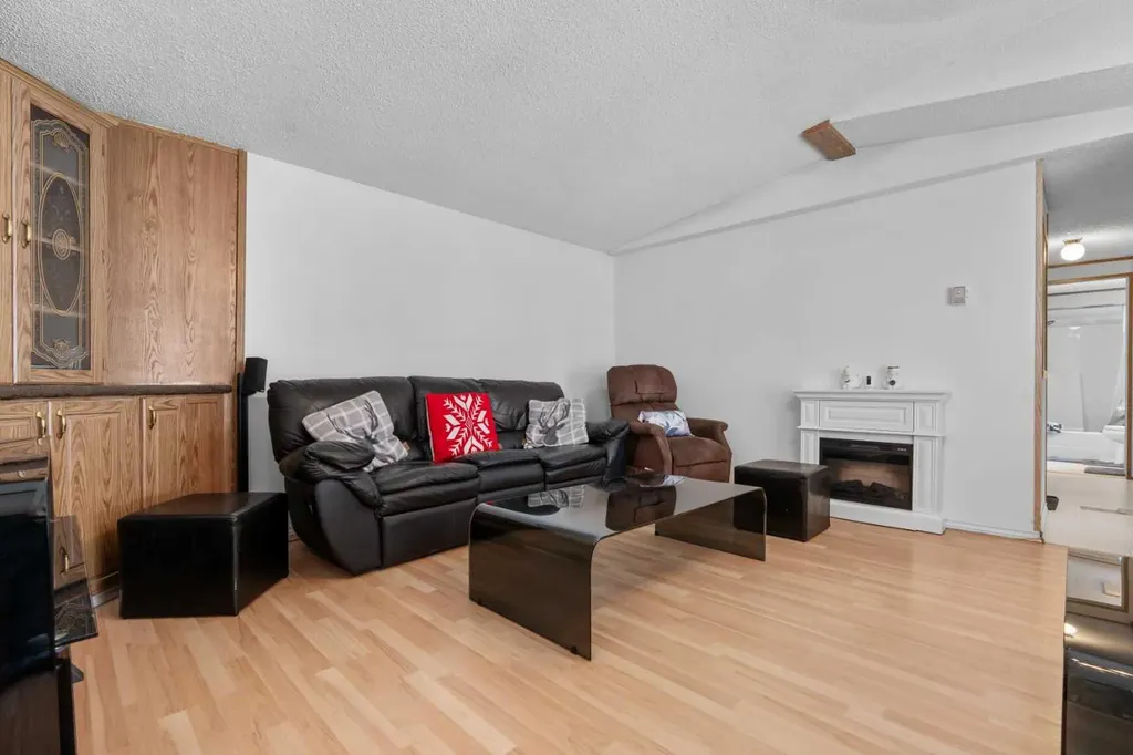 254 Erin Woods Circle SE Calgary AB T2B 3C9