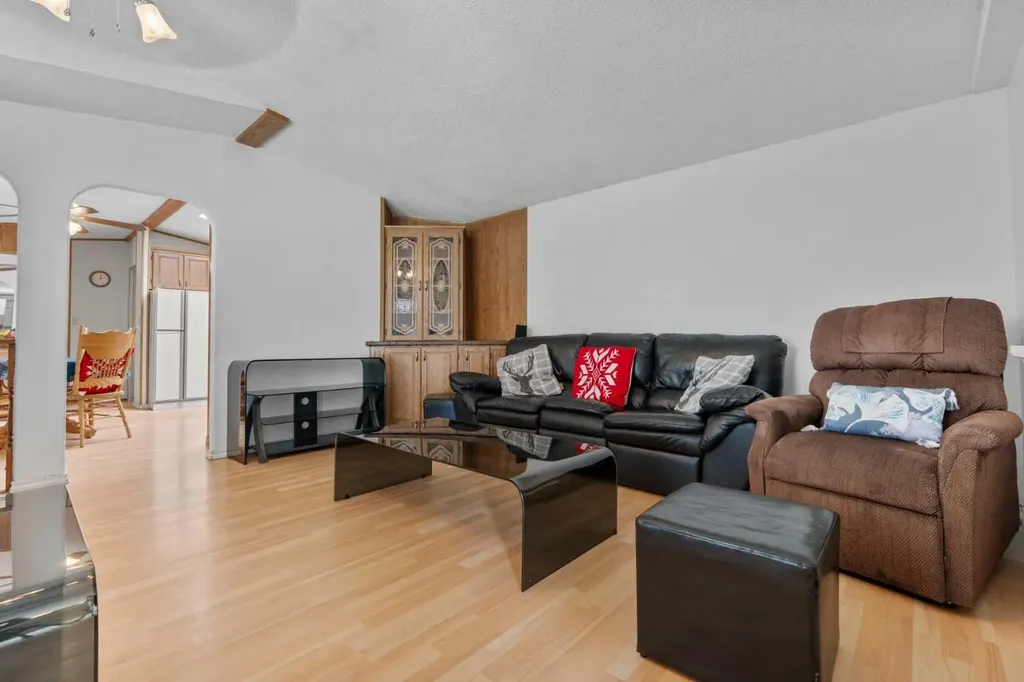 254 Erin Woods Circle SE Calgary AB T2B 3C9