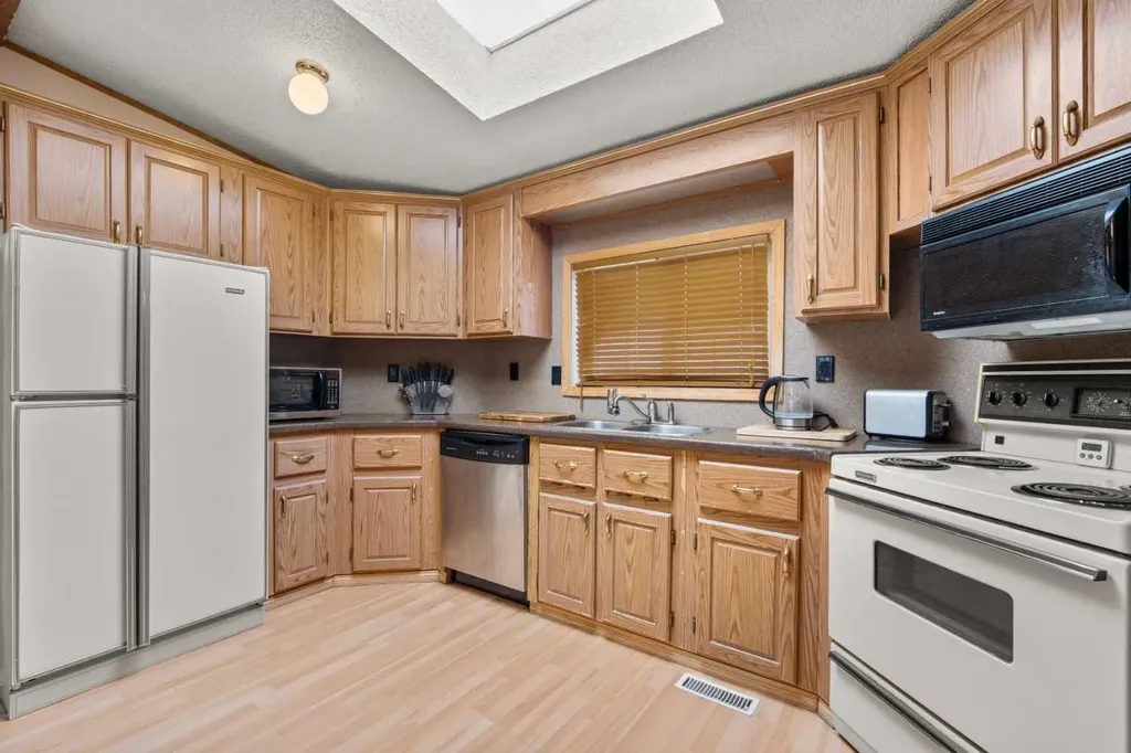 254 Erin Woods Circle SE Calgary AB T2B 3C9