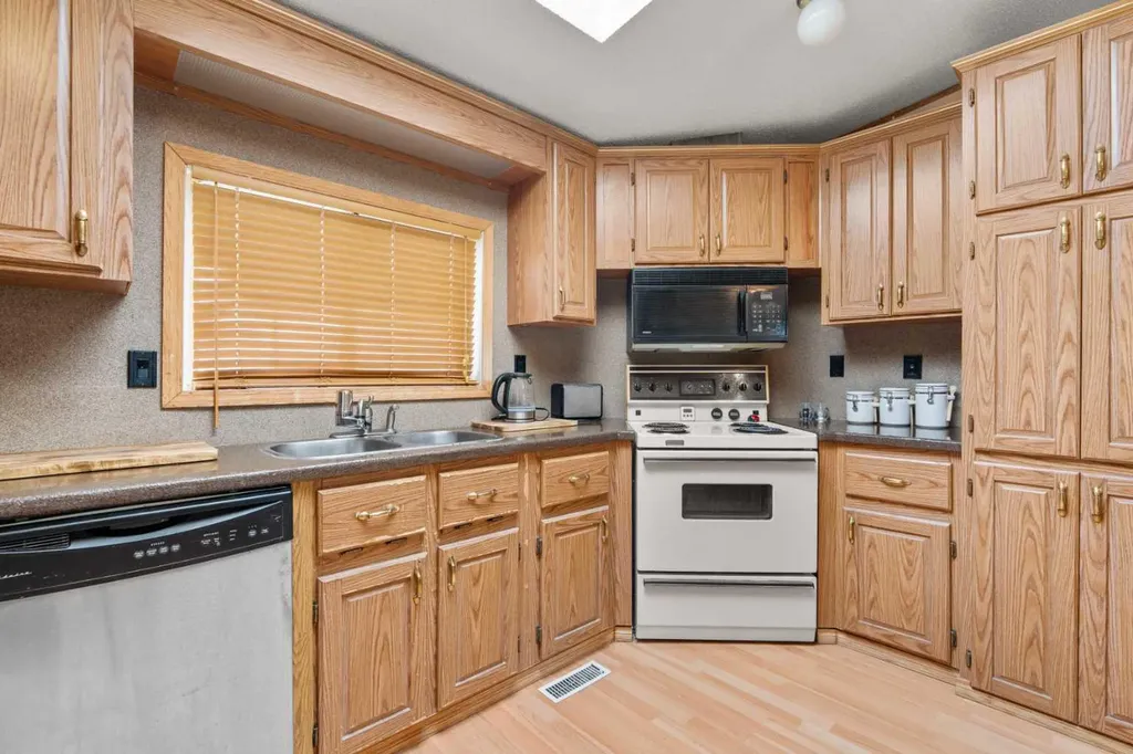 254 Erin Woods Circle SE Calgary AB T2B 3C9