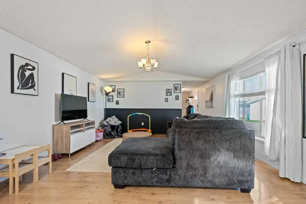 1101 84 Street NE Calgary AB T2A 7X2