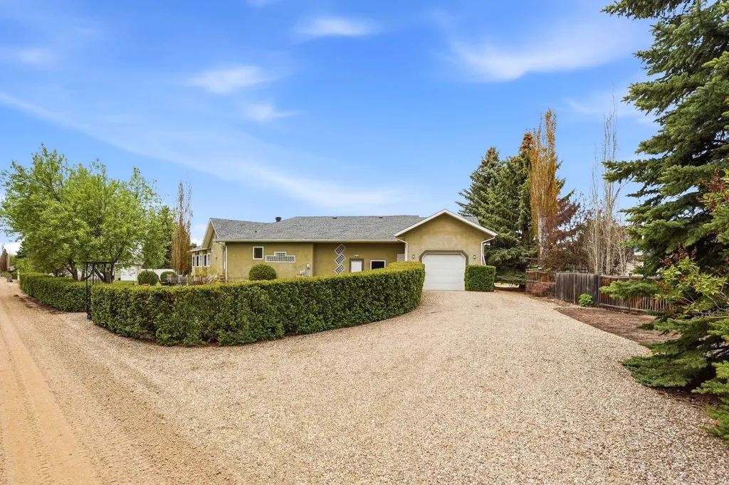 5205 57a Street Close Stettler AB T4K 1K8