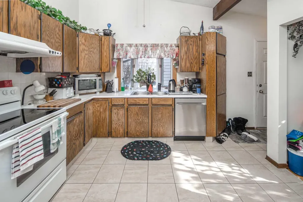 4012 Varsity Drive NW Calgary AB T3A 0Z6