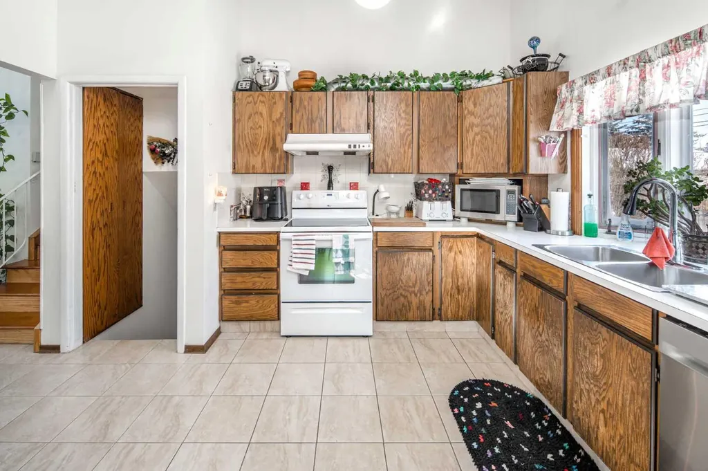4012 Varsity Drive NW Calgary AB T3A 0Z6