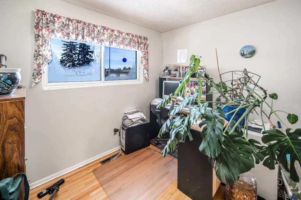 4012 Varsity Drive NW Calgary AB T3A 0Z6