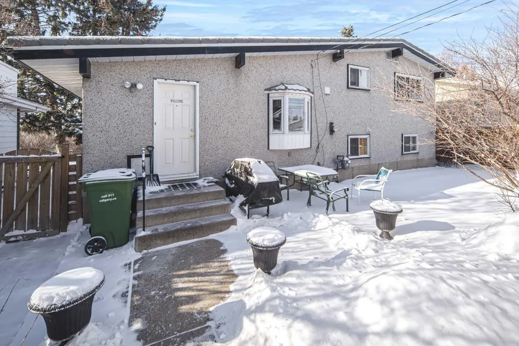 4012 Varsity Drive NW Calgary AB T3A 0Z6