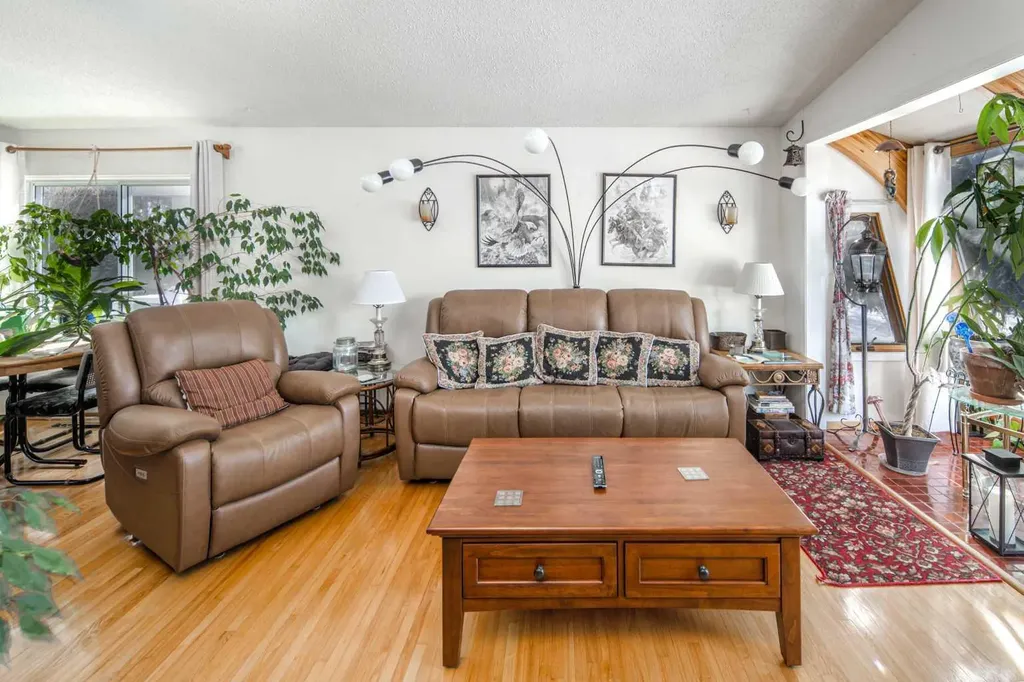 4012 Varsity Drive NW Calgary AB T3A 0Z6