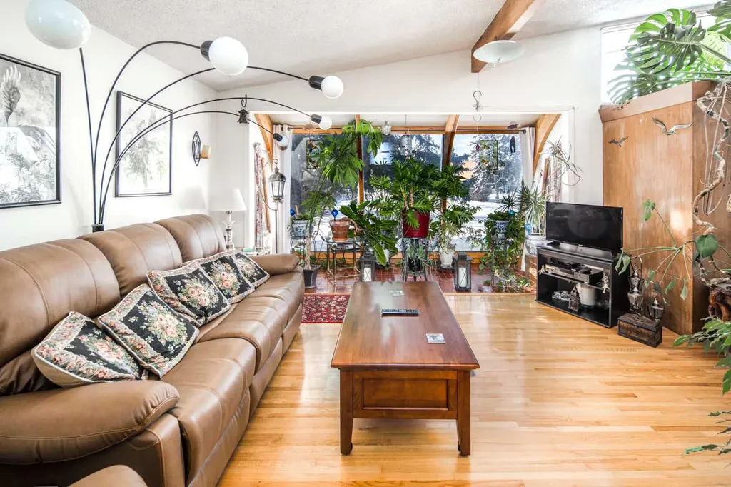 4012 Varsity Drive NW Calgary AB T3A 0Z6
