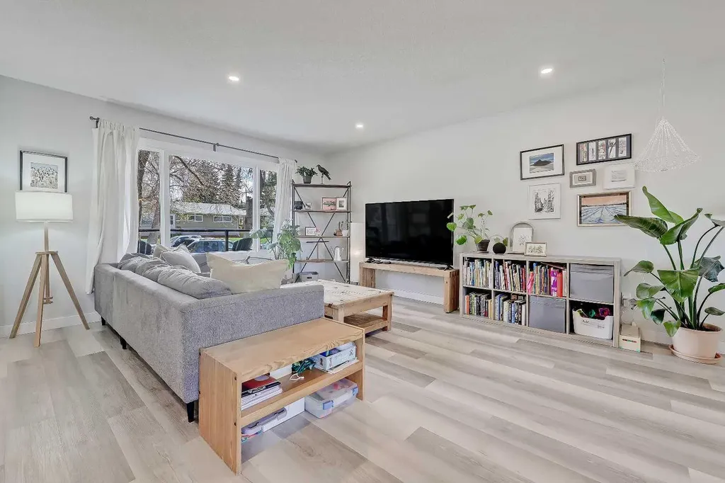 1015 16 Street NE Calgary AB T2E 4S7