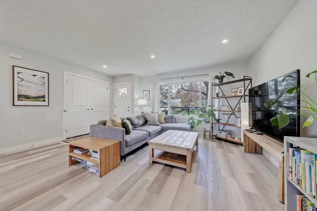 1015 16 Street NE Calgary AB T2E 4S7