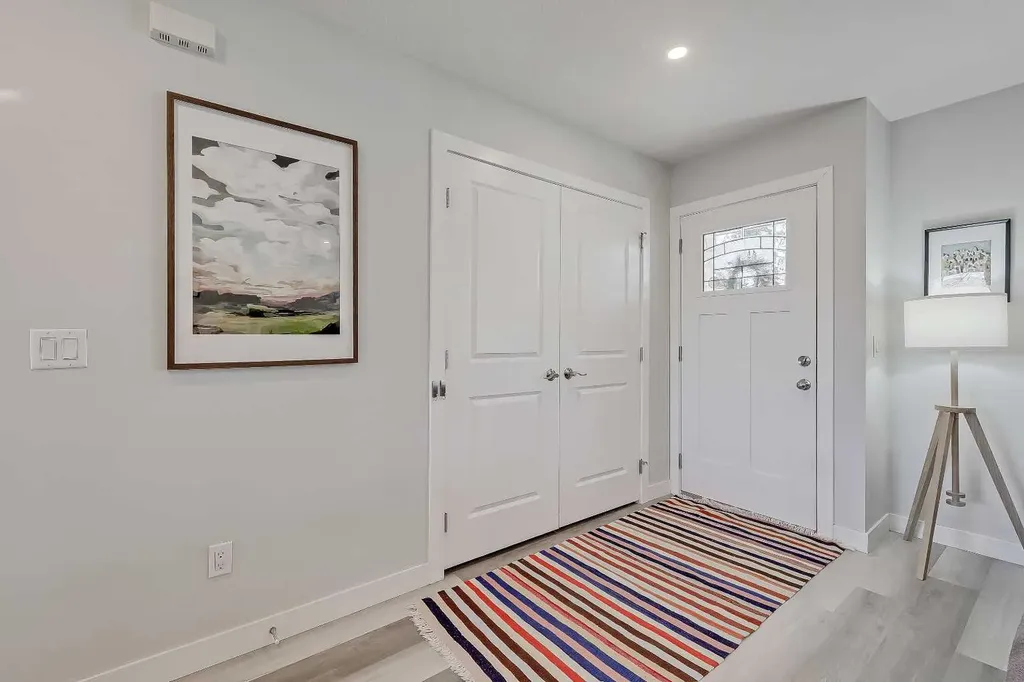 1015 16 Street NE Calgary AB T2E 4S7