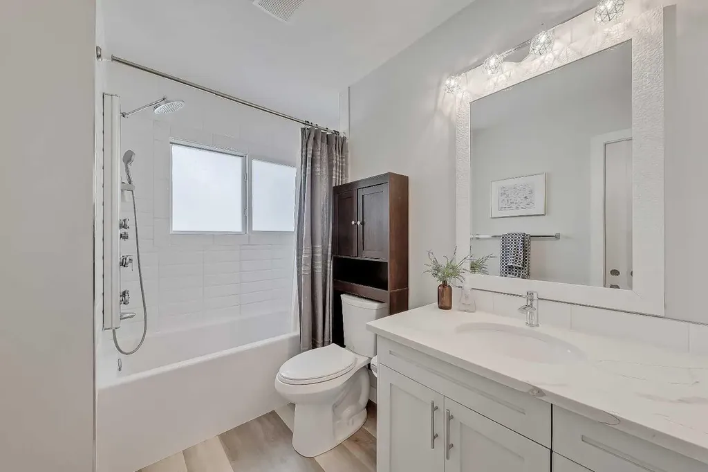 1015 16 Street NE Calgary AB T2E 4S7