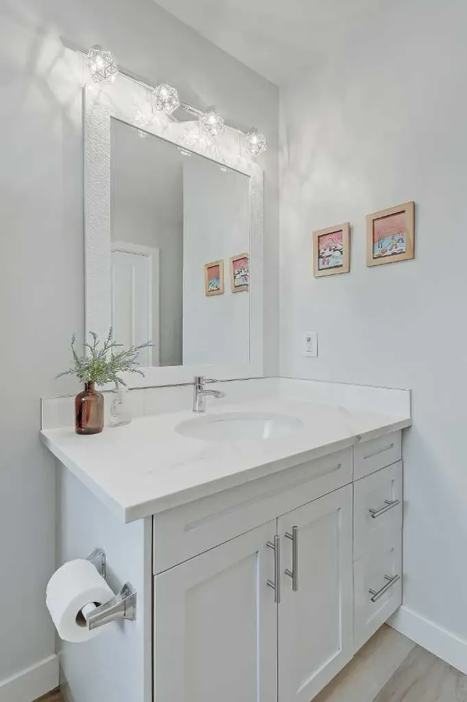 1015 16 Street NE Calgary AB T2E 4S7