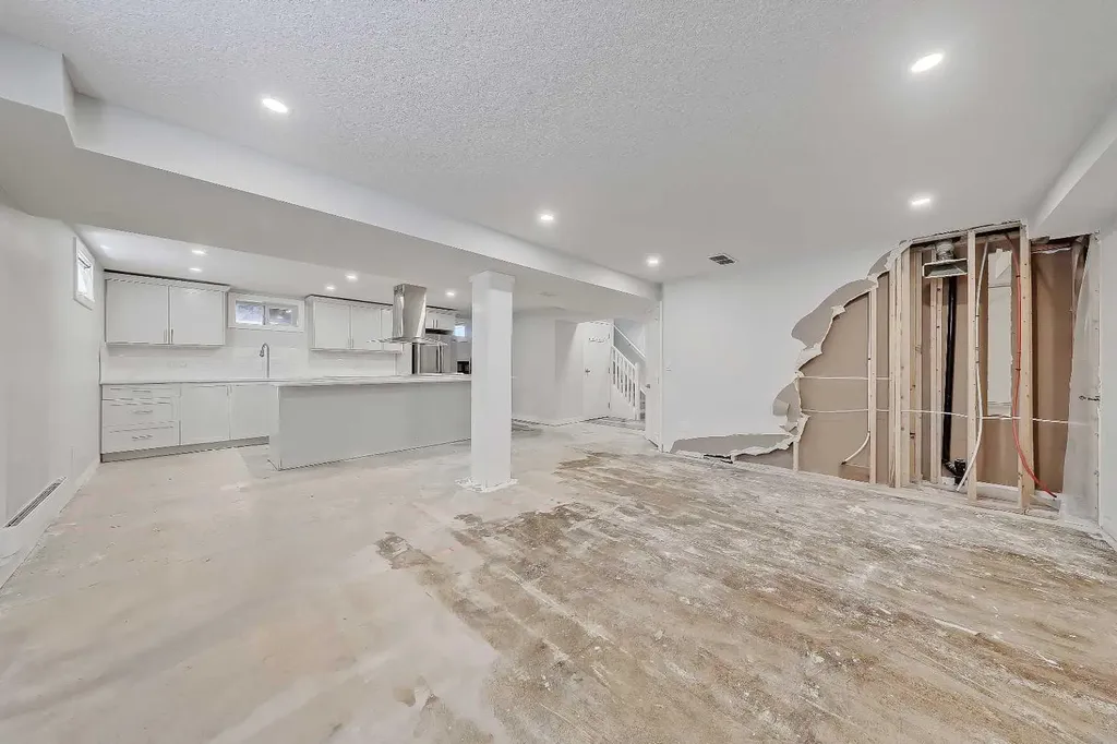 1015 16 Street NE Calgary AB T2E 4S7