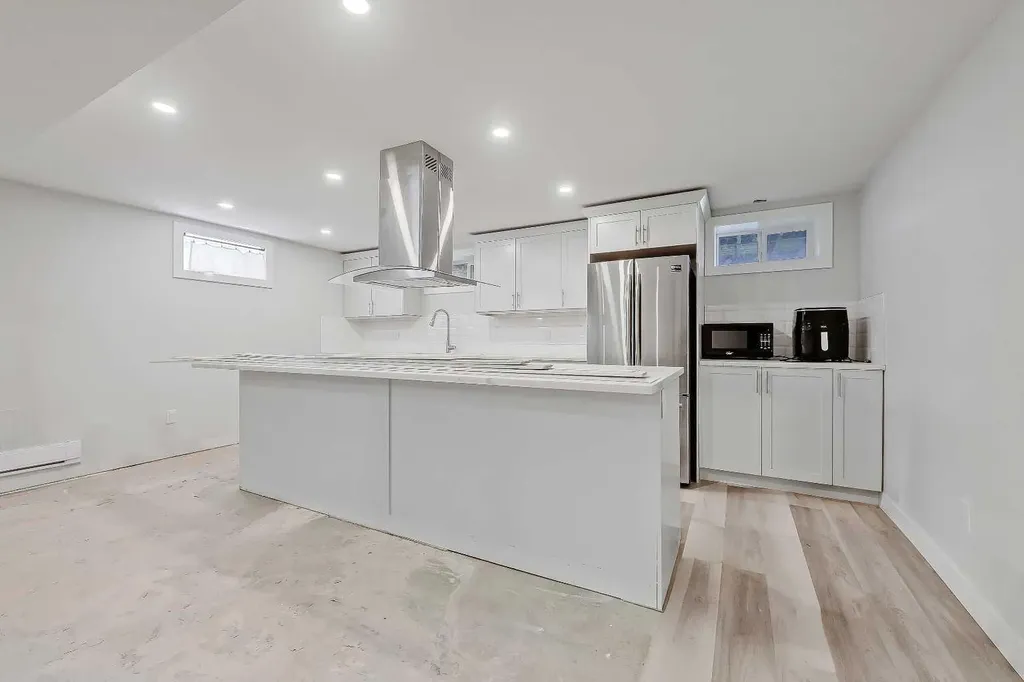1015 16 Street NE Calgary AB T2E 4S7