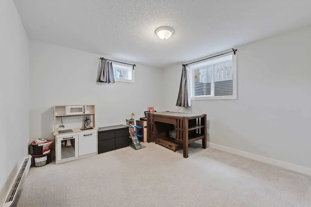 1015 16 Street NE Calgary AB T2E 4S7