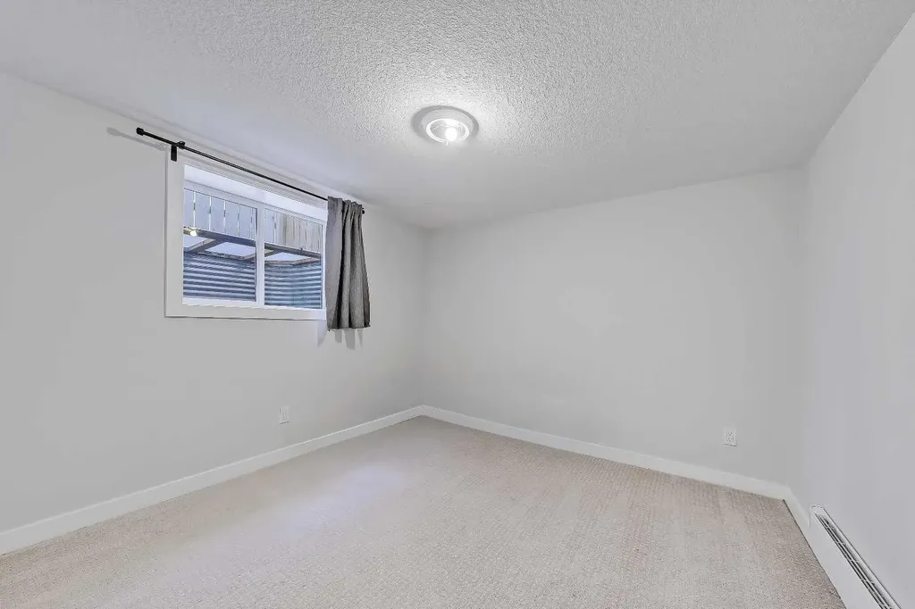 1015 16 Street NE Calgary AB T2E 4S7