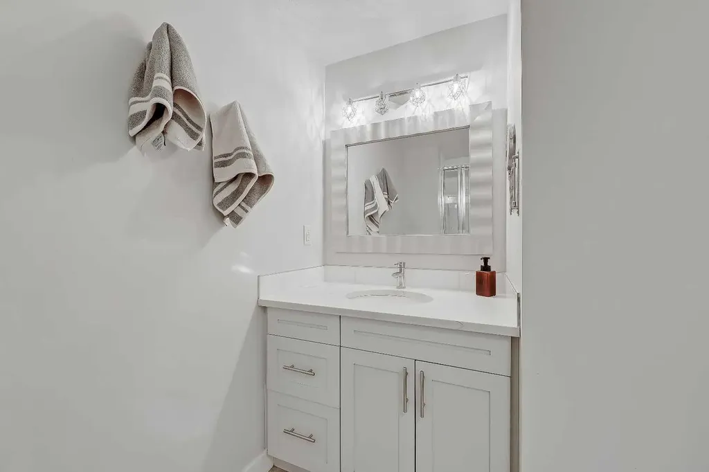 1015 16 Street NE Calgary AB T2E 4S7
