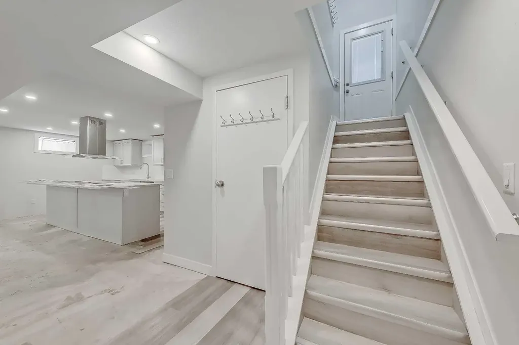1015 16 Street NE Calgary AB T2E 4S7