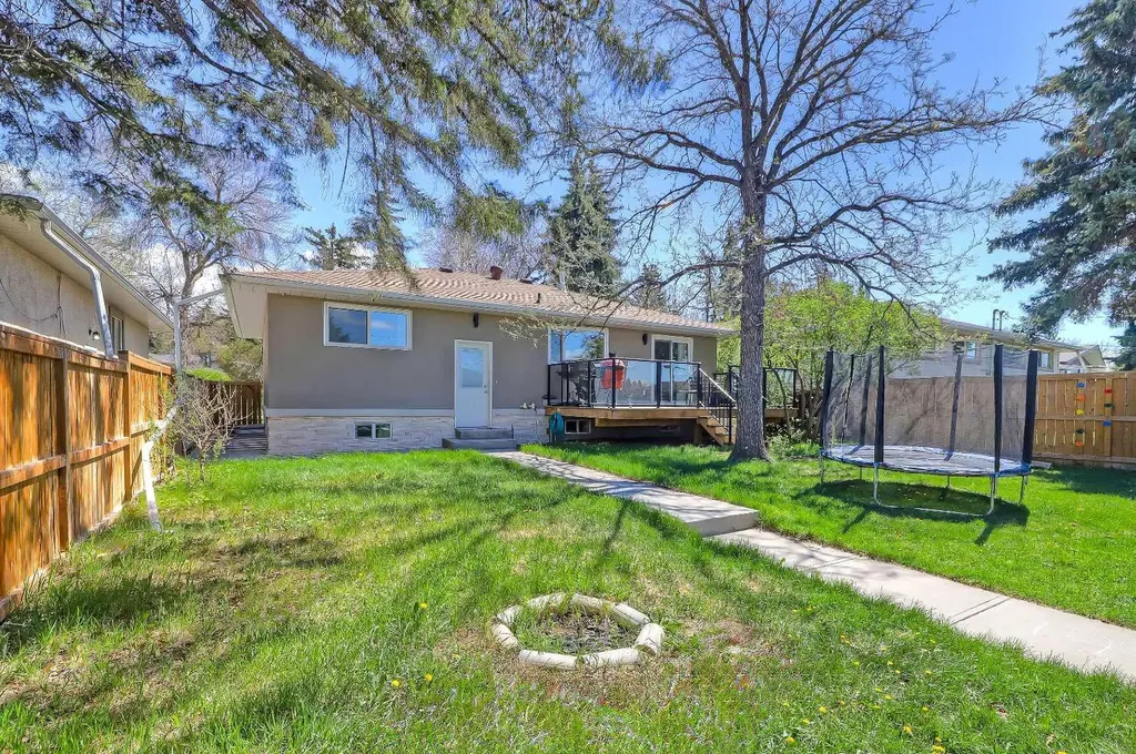 1015 16 Street NE Calgary AB T2E 4S7