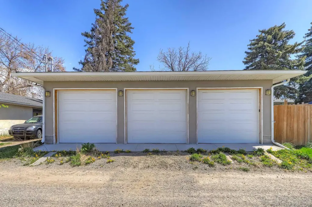 1015 16 Street NE Calgary AB T2E 4S7