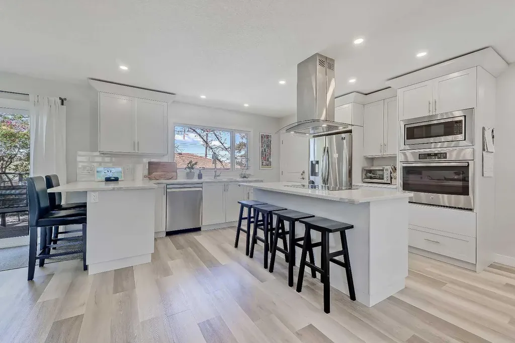 1015 16 Street NE Calgary AB T2E 4S7