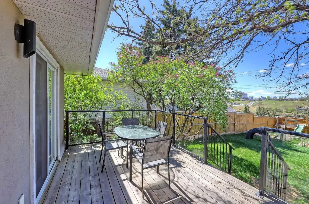 1015 16 Street NE Calgary AB T2E 4S7