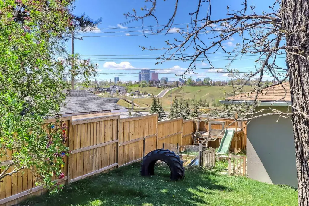 1015 16 Street NE Calgary AB T2E 4S7