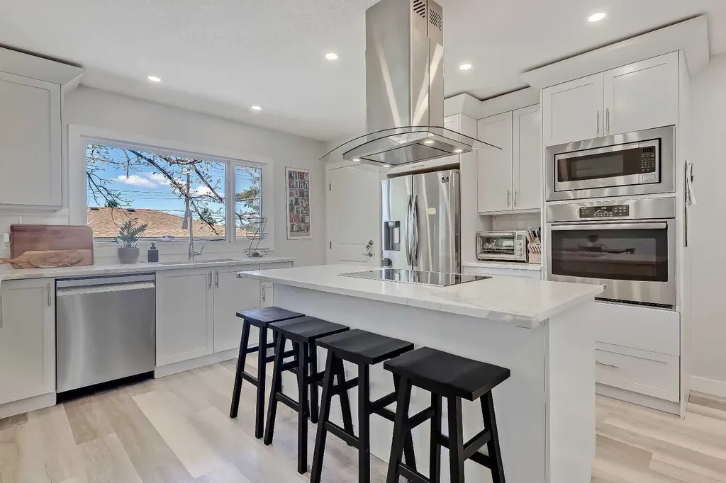 1015 16 Street NE Calgary AB T2E 4S7