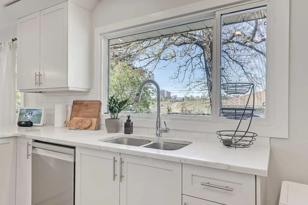 1015 16 Street NE Calgary AB T2E 4S7
