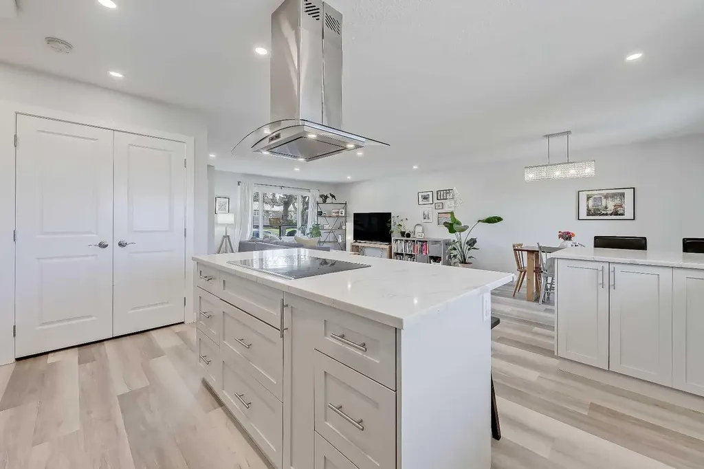 1015 16 Street NE Calgary AB T2E 4S7