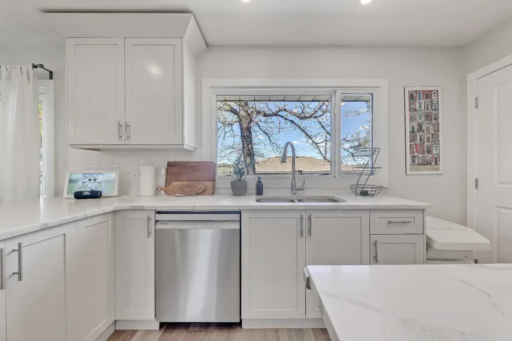 1015 16 Street NE Calgary AB T2E 4S7