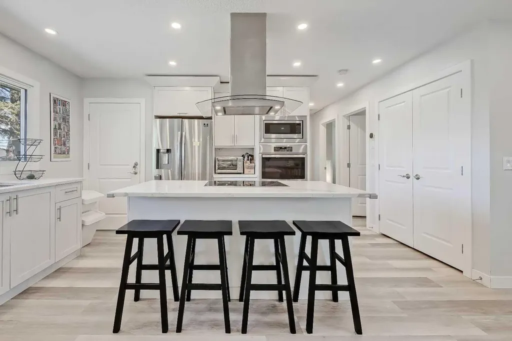 1015 16 Street NE Calgary AB T2E 4S7