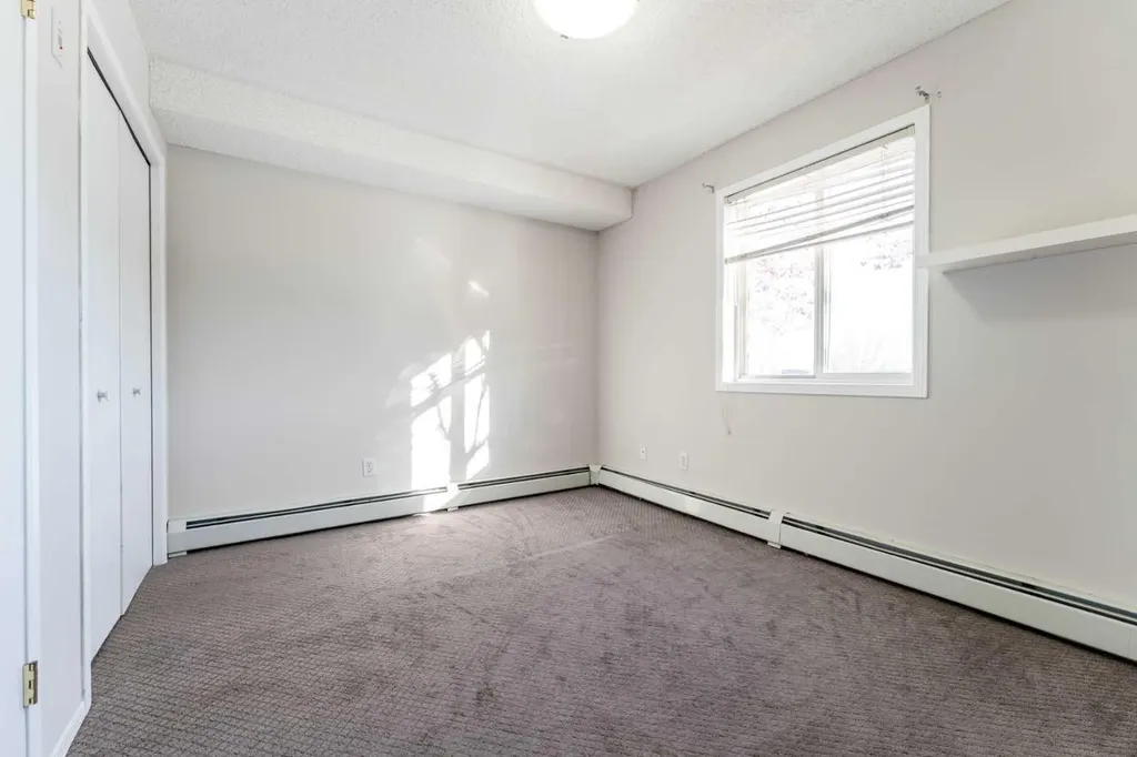 1717 60 Street SE Calgary AB T2A 7Y7