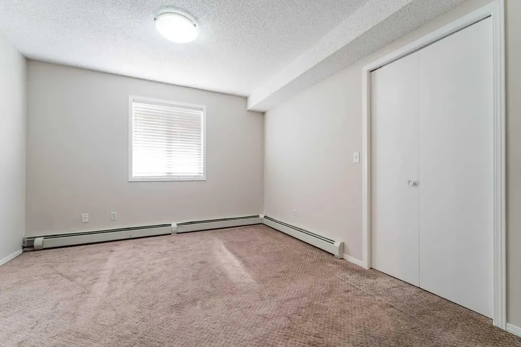 1717 60 Street SE Calgary AB T2A 7Y7