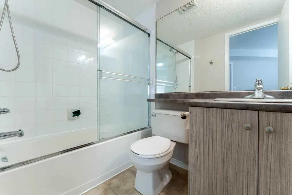 1717 60 Street SE Calgary AB T2A 7Y7